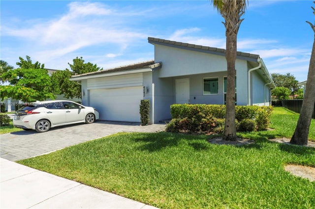 1 of 43 - 4242 Rosa Dr, Deerfield Beach, FL