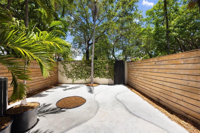 3 of 19 - 3204 Bird Ave 108, Coconut Grove, FL