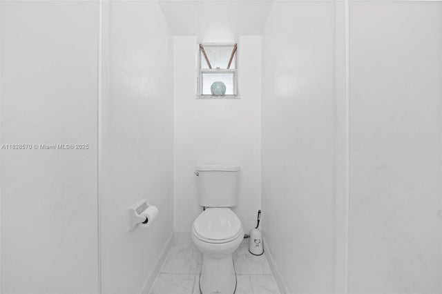4 of 17 - 1700 Ne 191st St 403, Miami, FL