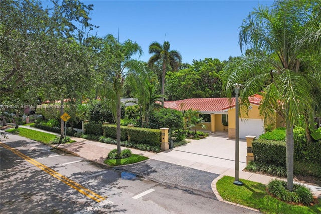 2 of 36 - 1650 Tigertail Ave, Coconut Grove, FL