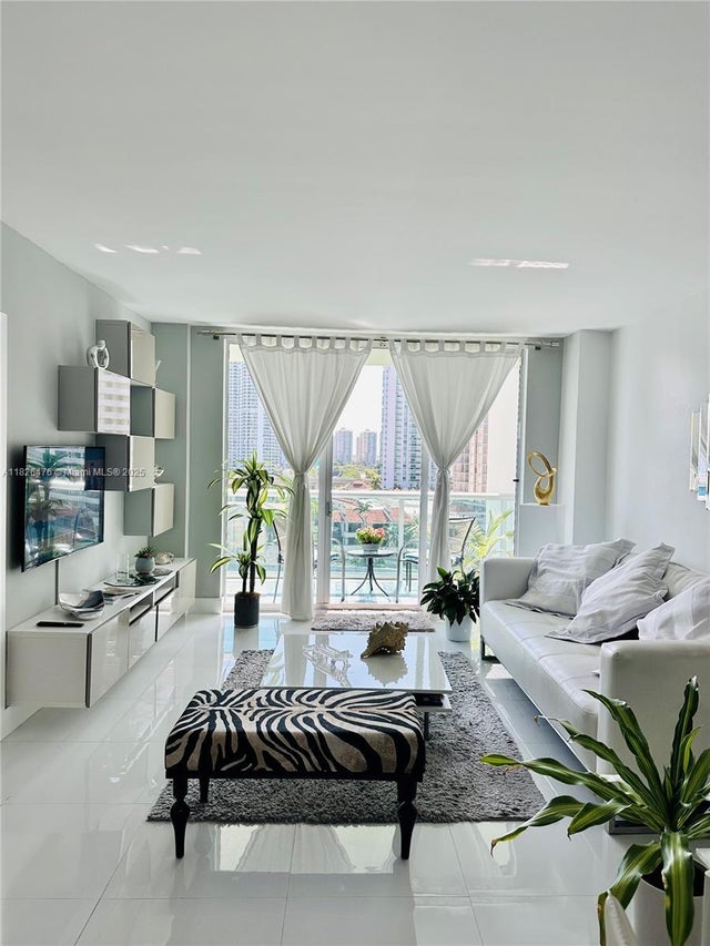3 of 29 - 19390 Collins Ave 911, Sunny Isles Beach, FL