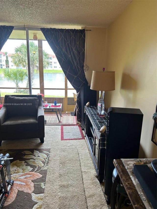 4 of 14 - 2800 W Sunrise Lakes Dr 104, Sunrise, FL