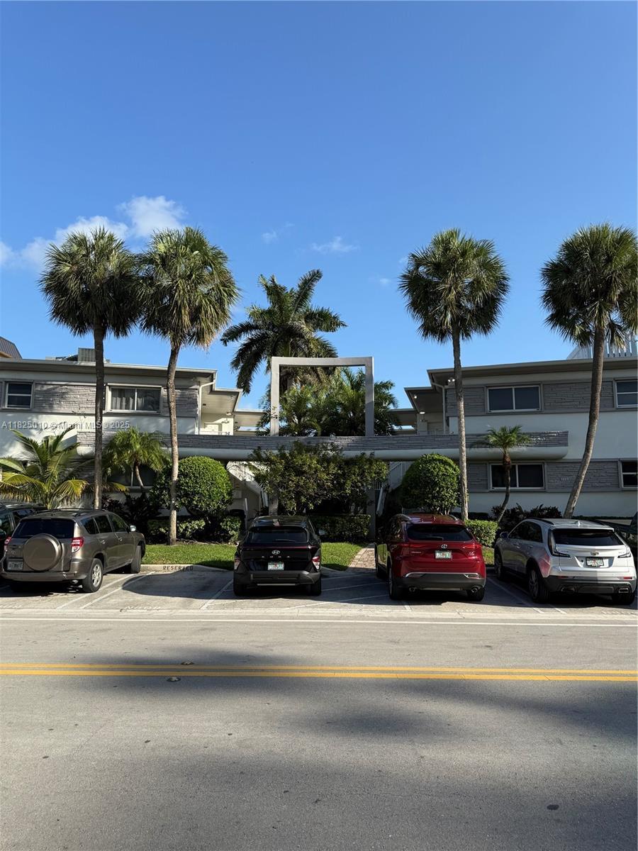 1142 99th St 23, Bay Harbor Islands