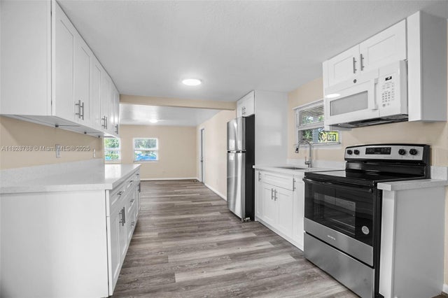 1 of 41 - 212 Sw 11th St, Dania Beach, FL