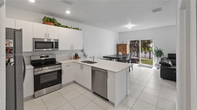 3 of 44 - 5544 Nw 27th Pl 1, Lauderhill, FL