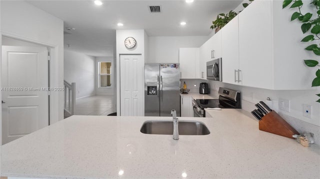 5 of 44 - 5544 Nw 27th Pl 1, Lauderhill, FL