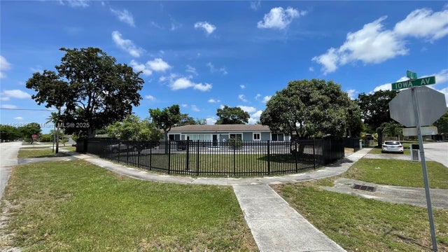 2 of 34 - 499 W Melrose Cir, Fort Lauderdale, FL