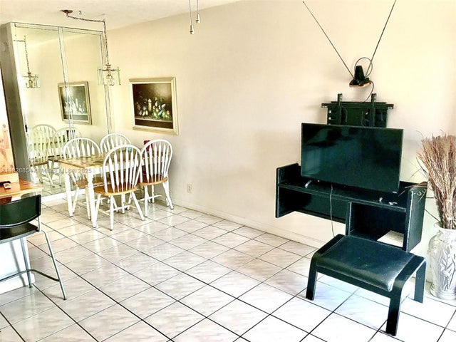 4 of 10 - 820 Sw 11th Ave 16b, Hallandale Beach, FL