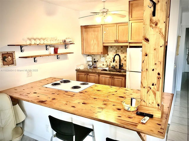 5 of 10 - 820 Sw 11th Ave 16b, Hallandale Beach, FL