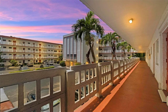 1 of 18 - 4000 Nw 44th Ave 203, Lauderdale Lakes, FL