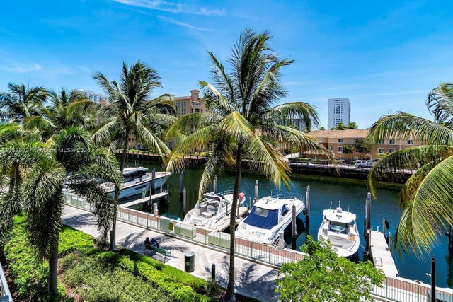 1 of 39 - 2950 Ne 188th St 202, Aventura, FL