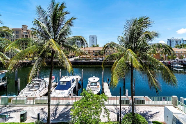 2 of 39 - 2950 Ne 188th St 202, Aventura, FL