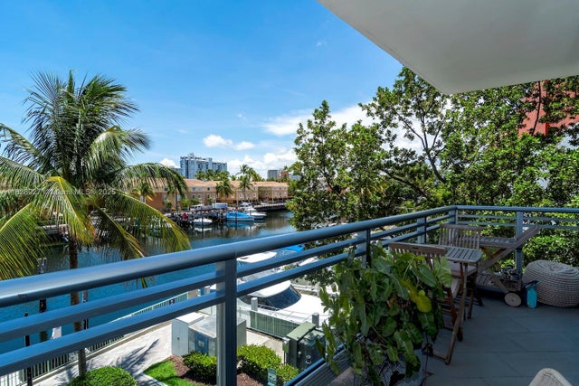 4 of 39 - 2950 Ne 188th St 202, Aventura, FL