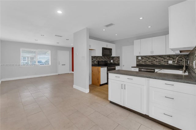 3 of 61 - 6915 Nw 17th St, Margate, FL