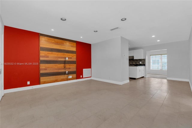 5 of 61 - 6915 Nw 17th St, Margate, FL