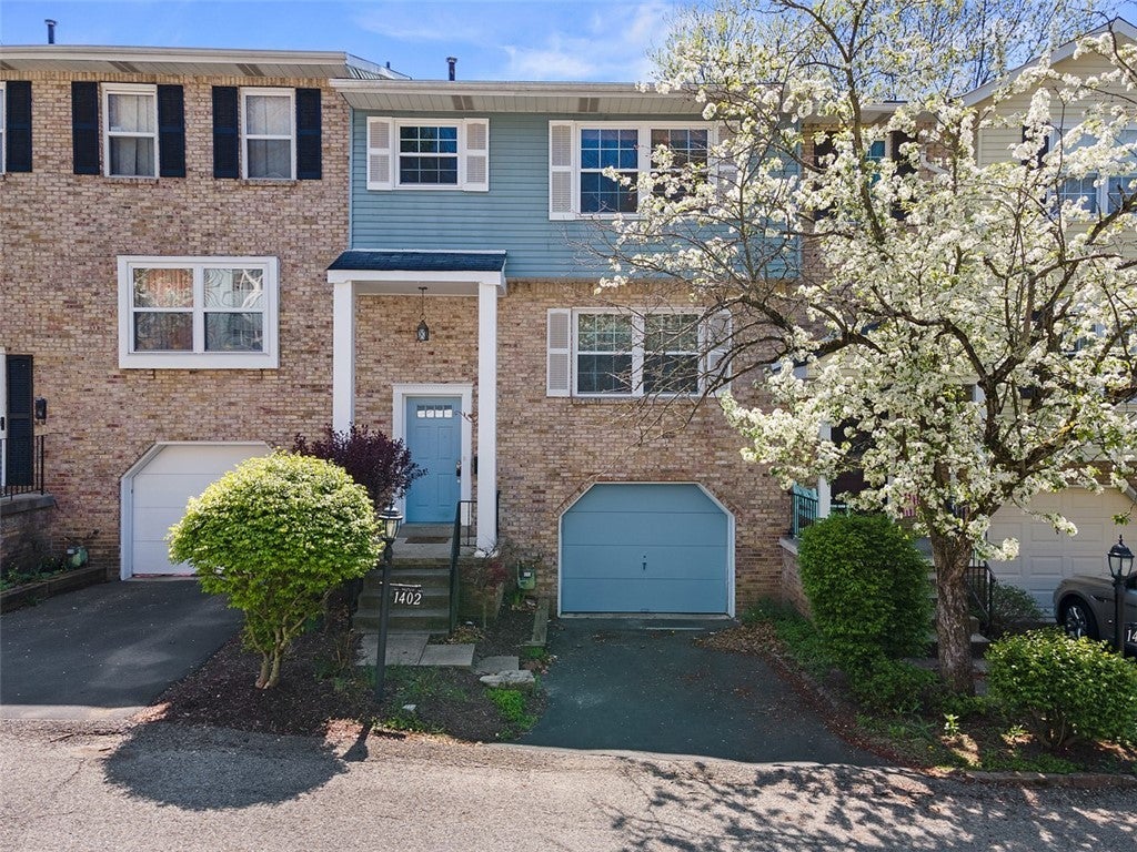 1402 Magnolia Court, Bethel Park