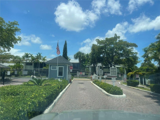 2 of 32 - 907 Ne 199th St 106, Miami, FL
