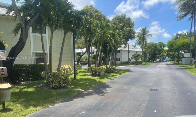 3 of 32 - 907 Ne 199th St 106, Miami, FL