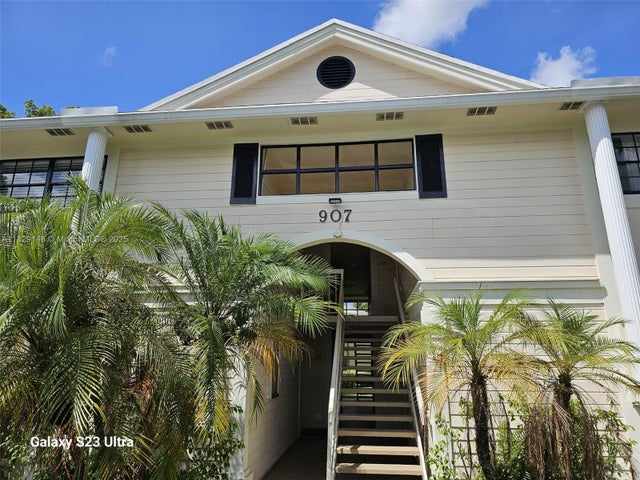 4 of 32 - 907 Ne 199th St 106, Miami, FL