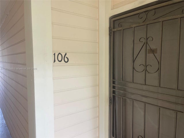 5 of 32 - 907 Ne 199th St 106, Miami, FL