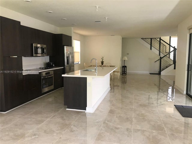 5 of 19 - 10348 Nw 76th Ter, Doral, FL