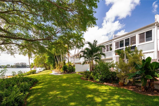 4 of 37 - 5292 Sw 69th Pl, Miami, FL