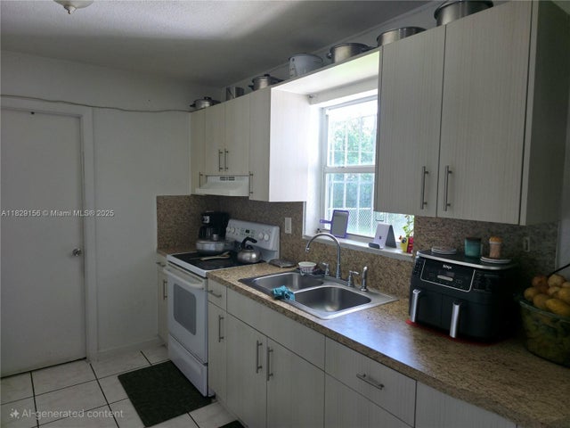 4 of 8 - 2237 Nw 50th St, Miami, FL