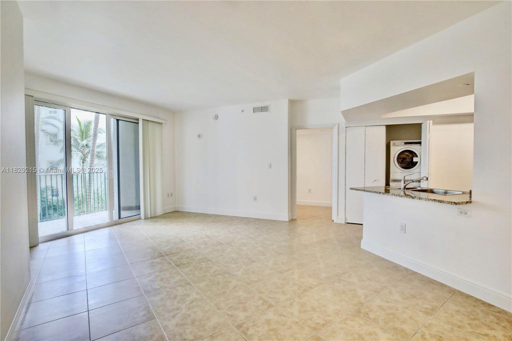 19900 E Country Club Dr 216, Aventura