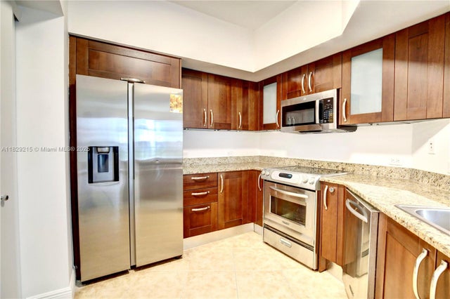 3 of 16 - 19900 E Country Club Dr 216, Aventura, FL