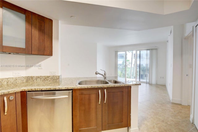 4 of 16 - 19900 E Country Club Dr 216, Aventura, FL