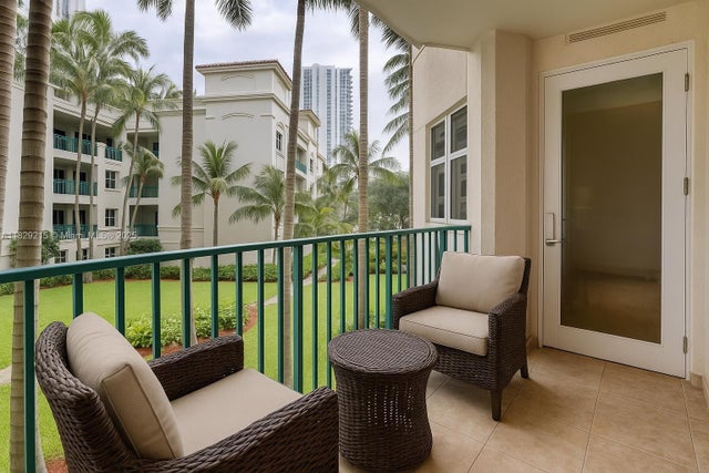 4 of 13 - 19900 E Country Club Dr 216, Aventura, FL