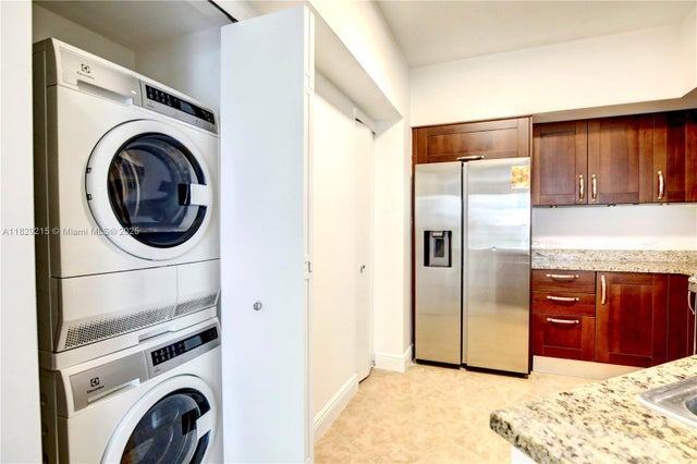 5 of 16 - 19900 E Country Club Dr 216, Aventura, FL