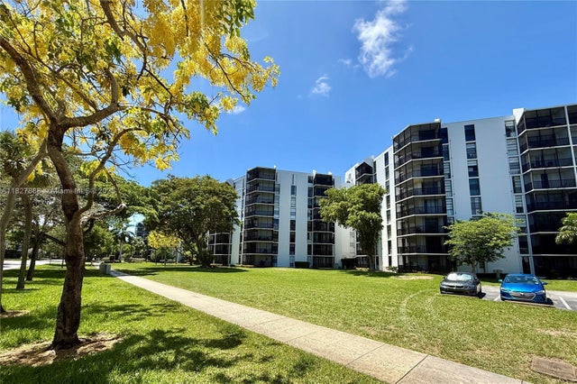 2 of 36 - 3475 N Country Club Drive 501, Aventura, FL