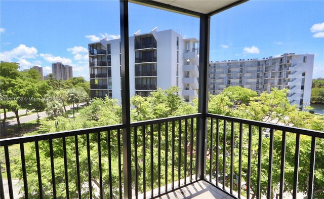 3 of 36 - 3475 N Country Club Drive 501, Aventura, FL