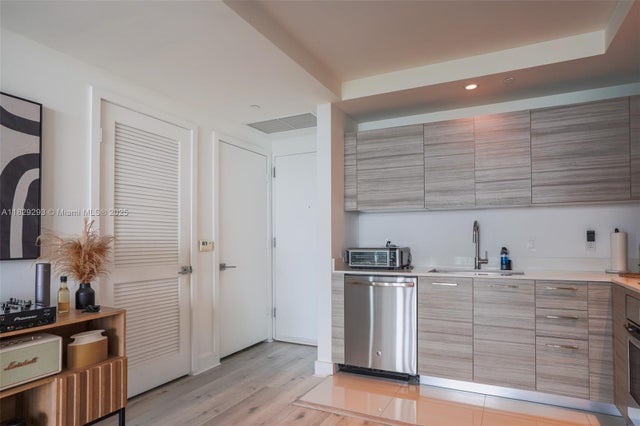 4 of 42 - 121 Ne 34th St 2711, Miami, FL