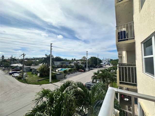 4 of 78 - 900 Ne 18th Ave 304, Fort Lauderdale, FL
