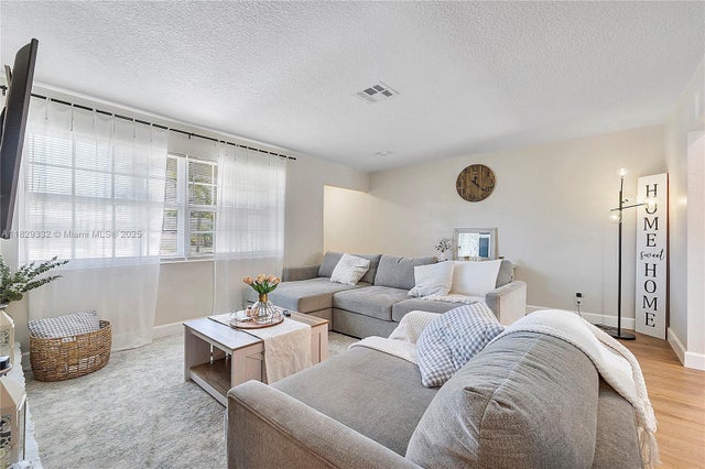 3 of 15 - 3301 Nw 42nd St, Lauderdale Lakes, FL
