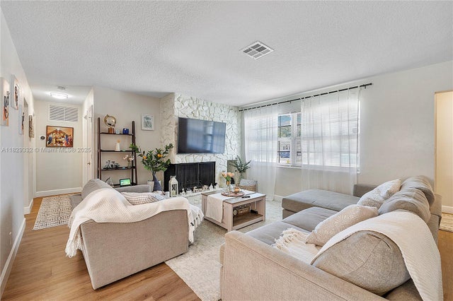 5 of 15 - 3301 Nw 42nd St, Lauderdale Lakes, FL