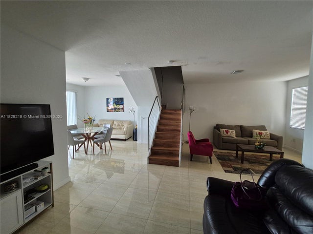 4 of 14 - 8134 Nw 108th Pl, Doral, FL