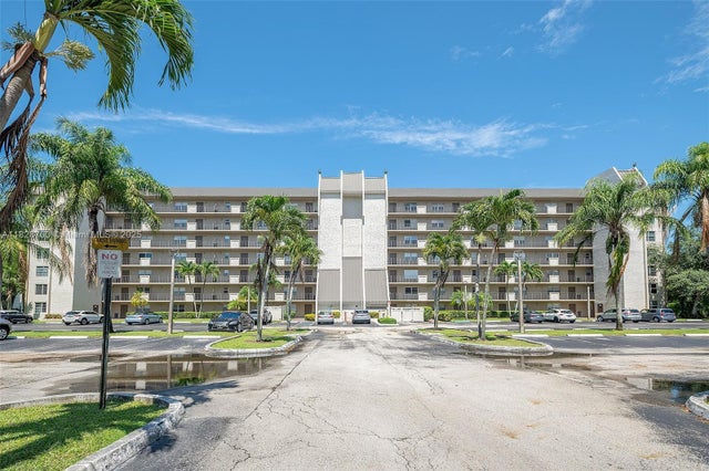 1 of 20 - 3150 W Rolling Hills Cir 307, Davie, FL