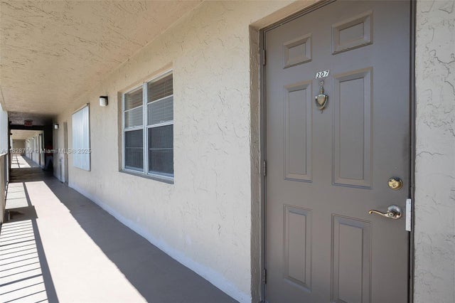 4 of 20 - 3150 W Rolling Hills Cir 307, Davie, FL