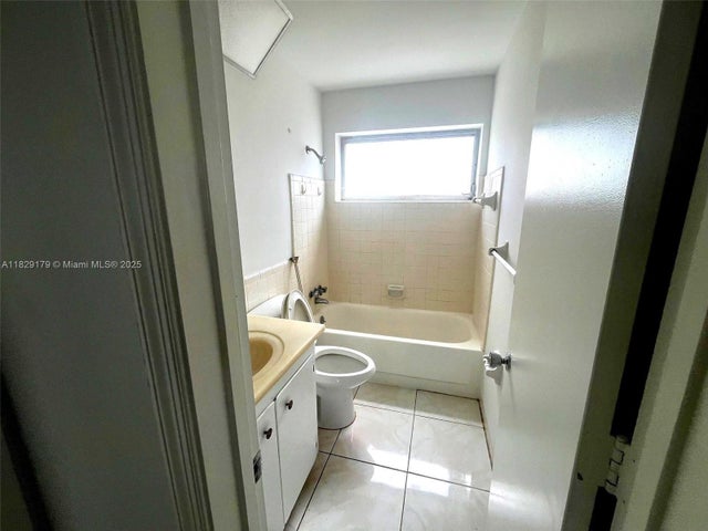 3 of 20 - 2309 Nw 54th St, Tamarac, FL
