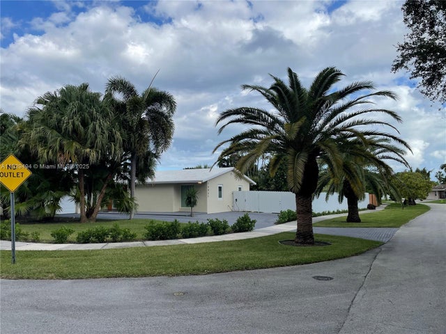 2 of 12 - 18941 Sw 92nd Ct, Cutler Bay, FL