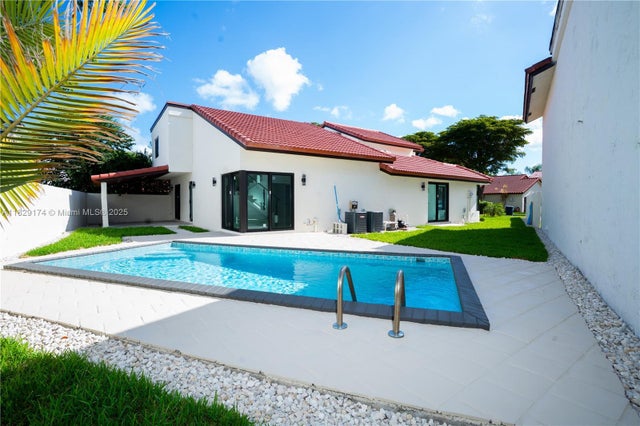 1 of 30 - 10433 Sw 118th Ct, Miami, FL