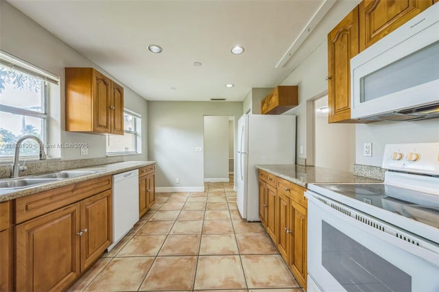 3 of 30 - 8051 Nw 47th Ct, Lauderhill, FL