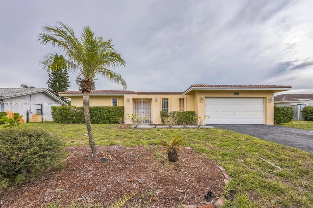 1 of 30 - 867 Ramblewood Dr, Coral Springs, FL