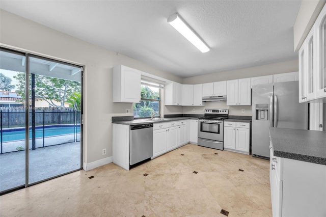 2 of 30 - 867 Ramblewood Dr, Coral Springs, FL
