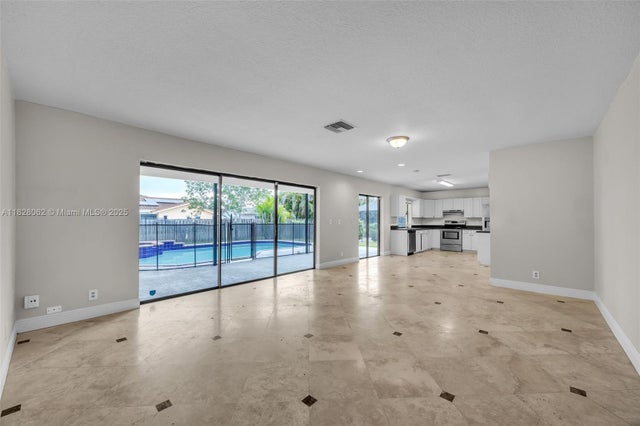 5 of 30 - 867 Ramblewood Dr, Coral Springs, FL