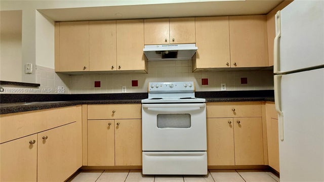 3 of 49 - 4021 San Marino Blvd 102, West Palm Beach, FL