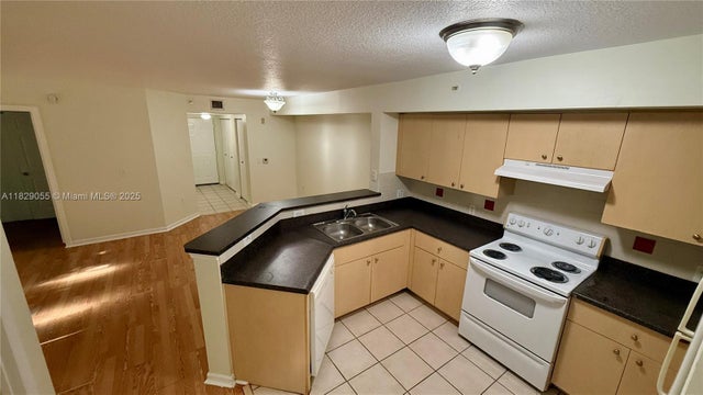 4 of 49 - 4021 San Marino Blvd 102, West Palm Beach, FL